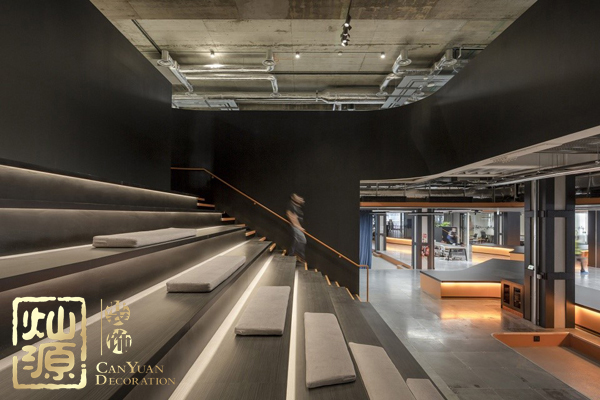 國(guó)外廣告公司裝修效果 展示工業(yè)風(fēng)與媒體元素的天生兼容