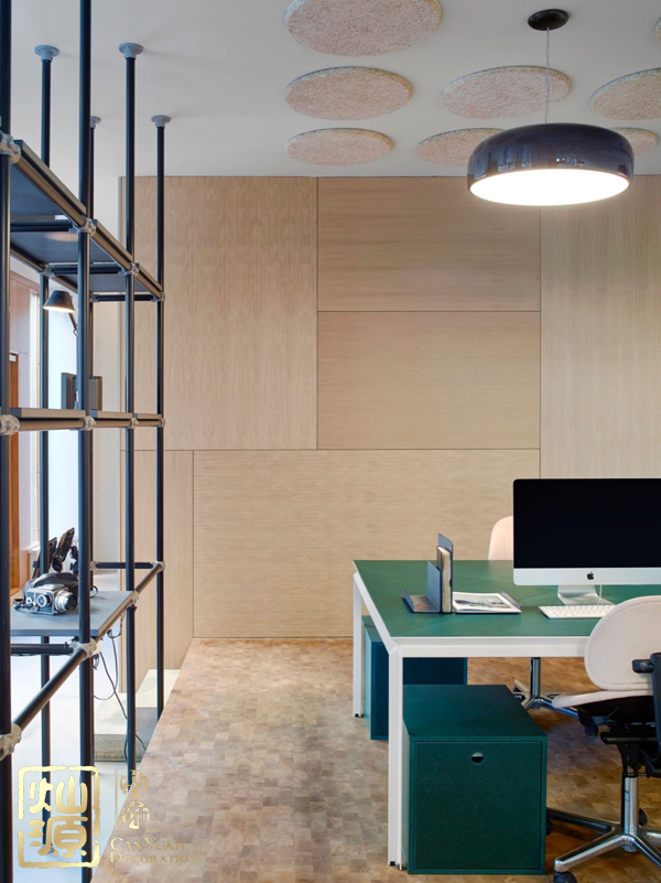 小面積辦公室怎么布置？瑞典設(shè)計(jì)師教你打造高利用率的垂直空間