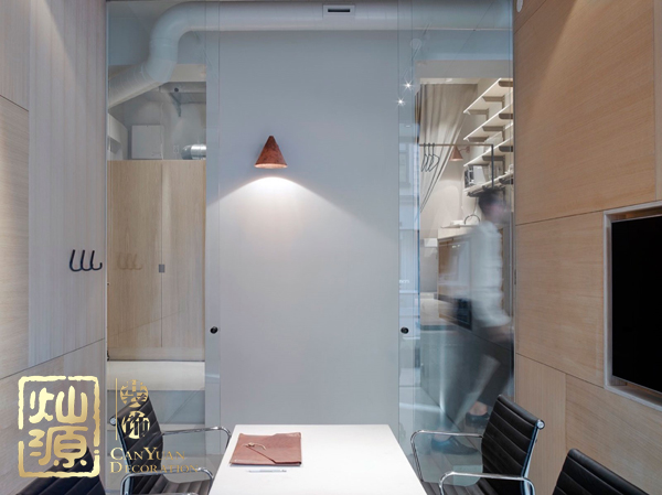 小面積辦公室怎么布置？瑞典設(shè)計(jì)師教你打造高利用率的垂直空間