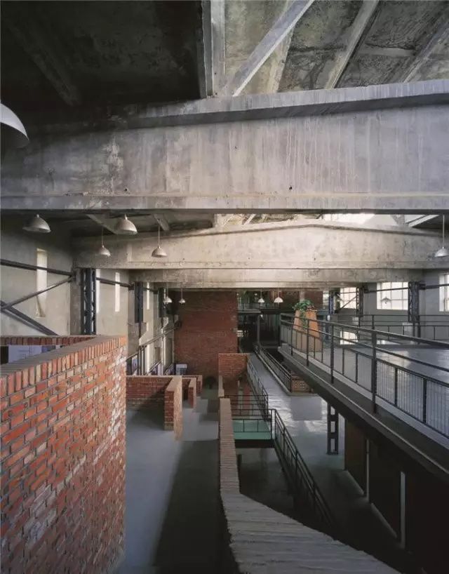 如何讓小型廠房裝修空間顯示的更大？